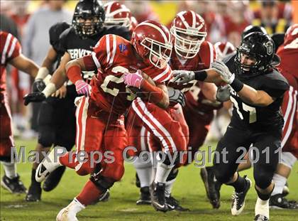 Thumbnail 2 in Mater Dei vs. Servite photogallery.