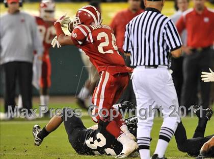 Thumbnail 1 in Mater Dei vs. Servite photogallery.