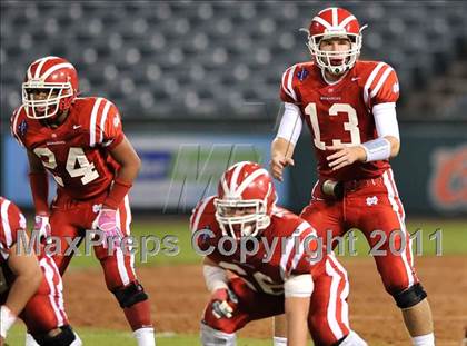 Thumbnail 2 in Mater Dei vs. Servite photogallery.