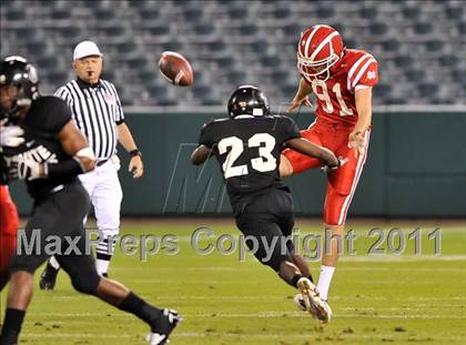 Thumbnail 1 in Mater Dei vs. Servite photogallery.