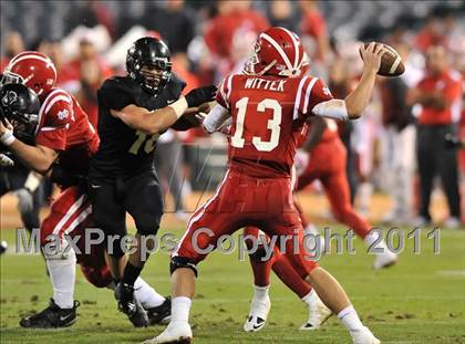 Thumbnail 2 in Mater Dei vs. Servite photogallery.