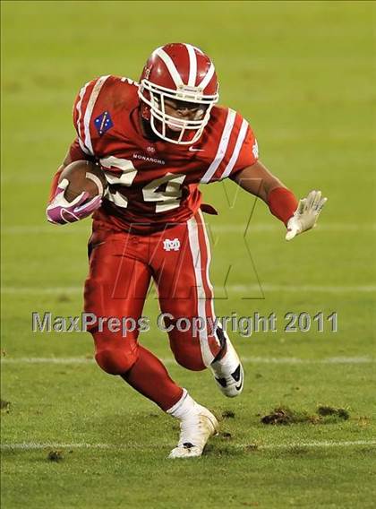 Thumbnail 3 in Mater Dei vs. Servite photogallery.