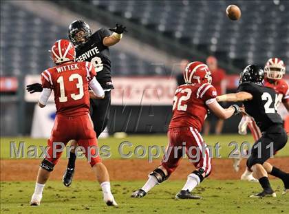 Thumbnail 3 in Mater Dei vs. Servite photogallery.