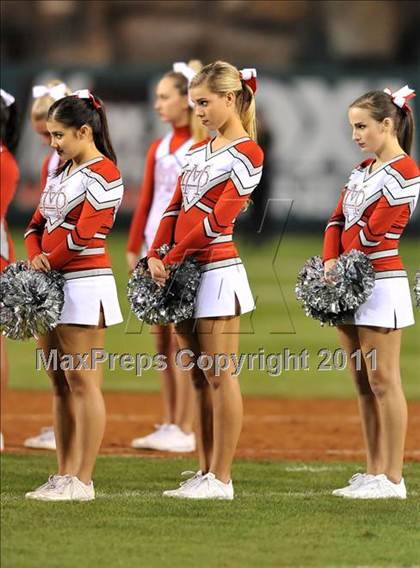 Thumbnail 2 in Mater Dei vs. Servite photogallery.