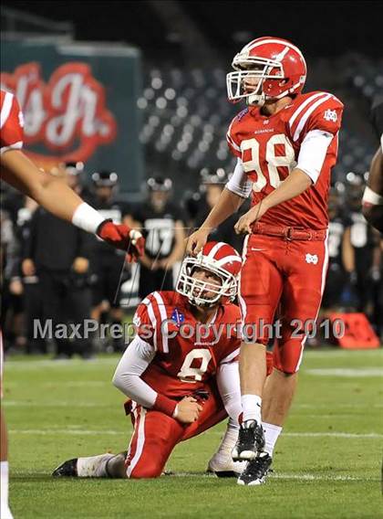 Thumbnail 3 in Mater Dei vs. Servite photogallery.