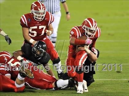 Thumbnail 3 in Mater Dei vs. Servite photogallery.