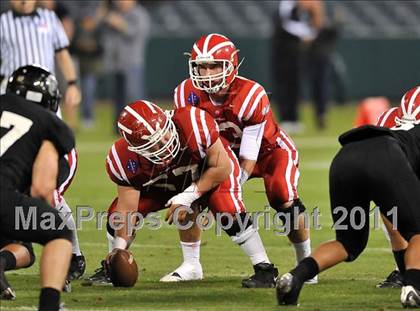 Thumbnail 1 in Mater Dei vs. Servite photogallery.