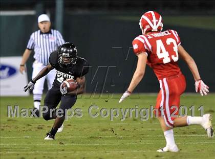 Thumbnail 1 in Mater Dei vs. Servite photogallery.