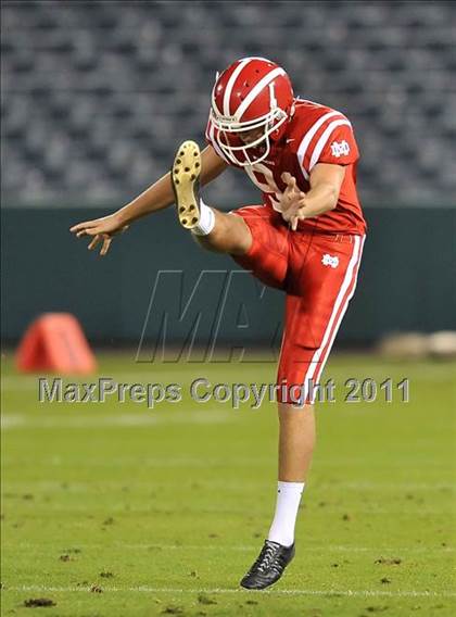 Thumbnail 3 in Mater Dei vs. Servite photogallery.