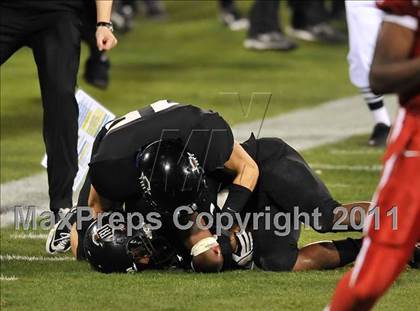 Thumbnail 1 in Mater Dei vs. Servite photogallery.