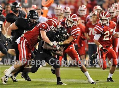 Thumbnail 2 in Mater Dei vs. Servite photogallery.