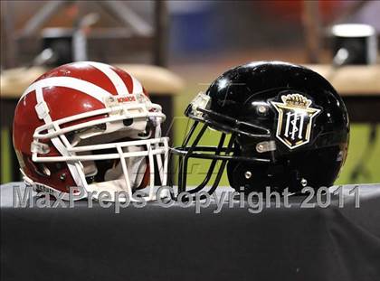 Thumbnail 3 in Mater Dei vs. Servite photogallery.