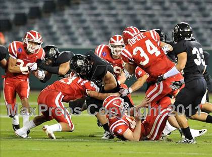 Thumbnail 3 in Mater Dei vs. Servite photogallery.
