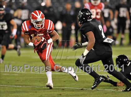 Thumbnail 3 in Mater Dei vs. Servite photogallery.