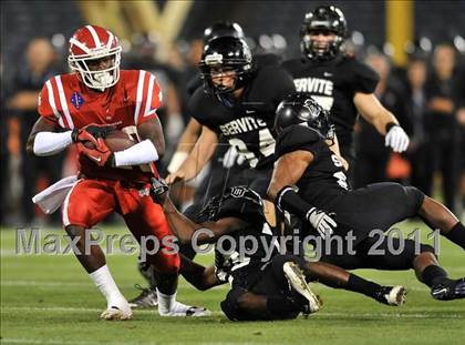 Thumbnail 1 in Mater Dei vs. Servite photogallery.