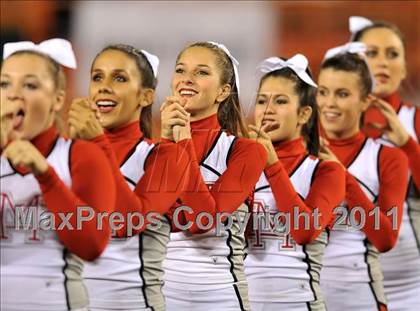 Thumbnail 3 in Mater Dei vs. Servite photogallery.