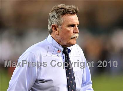 Thumbnail 1 in Mater Dei vs. Servite photogallery.