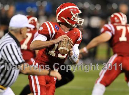 Thumbnail 1 in Mater Dei vs. Servite photogallery.