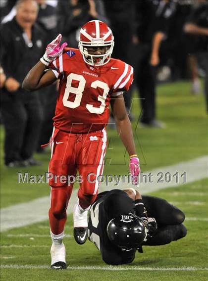 Thumbnail 3 in Mater Dei vs. Servite photogallery.