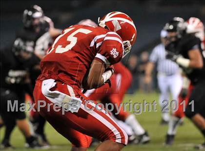 Thumbnail 2 in Mater Dei vs. Servite photogallery.