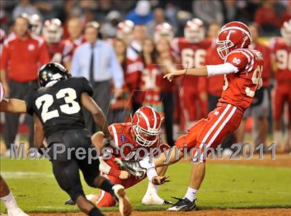 Thumbnail 1 in Mater Dei vs. Servite photogallery.