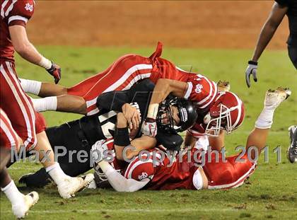 Thumbnail 2 in Mater Dei vs. Servite photogallery.