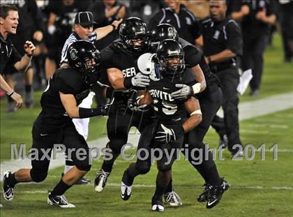 Thumbnail 2 in Mater Dei vs. Servite photogallery.