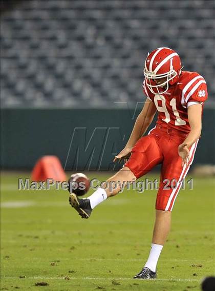 Thumbnail 2 in Mater Dei vs. Servite photogallery.
