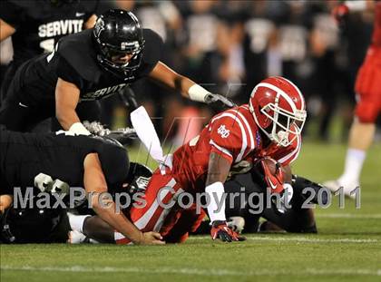 Thumbnail 2 in Mater Dei vs. Servite photogallery.