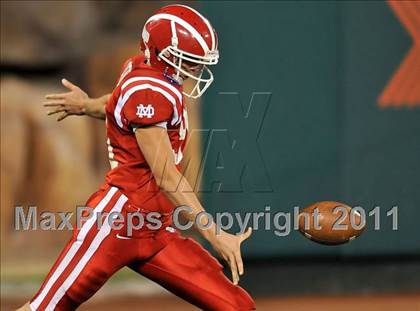 Thumbnail 1 in Mater Dei vs. Servite photogallery.