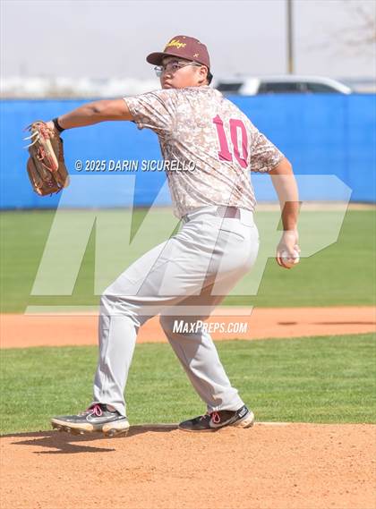 Thumbnail 1 in Winslow vs. San Tan Charter (Ben Franklin Pre-Season Classic) photogallery.