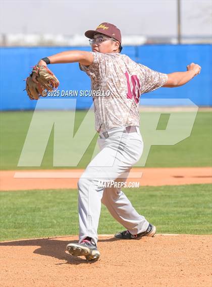 Thumbnail 2 in Winslow vs. San Tan Charter (Ben Franklin Pre-Season Classic) photogallery.