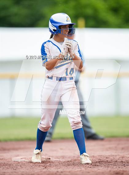 Thumbnail 1 in Ardsley vs. Oneida (NYSPHSAA Class B Final) photogallery.