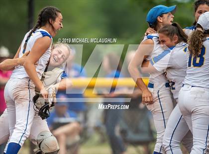 Thumbnail 2 in Ardsley vs. Oneida (NYSPHSAA Class B Final) photogallery.