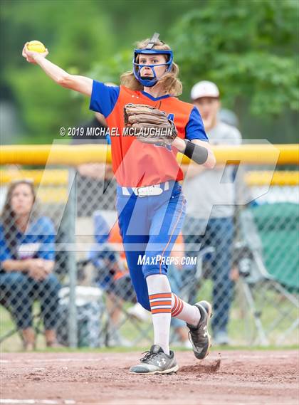 Thumbnail 2 in Ardsley vs. Oneida (NYSPHSAA Class B Final) photogallery.