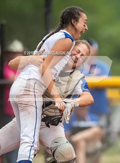 Thumbnail 1 in Ardsley vs. Oneida (NYSPHSAA Class B Final) photogallery.