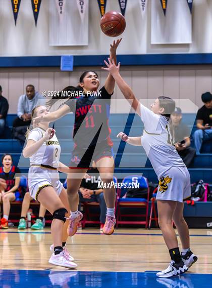 Thumbnail 2 in Swett vs. Novato photogallery.