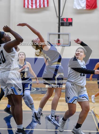 Thumbnail 1 in Harlan vs Coronado (SAISD Basketball Tournament) photogallery.
