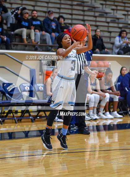 Thumbnail 3 in Harlan vs Coronado (SAISD Basketball Tournament) photogallery.