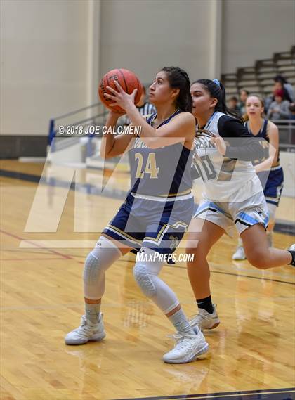 Thumbnail 3 in Harlan vs Coronado (SAISD Basketball Tournament) photogallery.