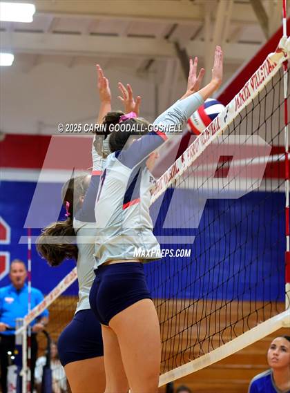 Thumbnail 2 in Hunt @ West Carteret (NCHSAA Round 2) photogallery.