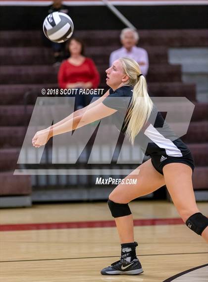 Thumbnail 2 in Point Loma vs. Santa Fe Christian (CIF SDS Division I Semifinal) photogallery.