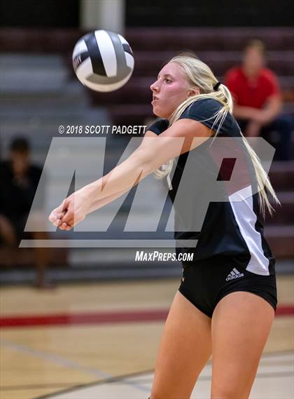 Thumbnail 1 in Point Loma vs. Santa Fe Christian (CIF SDS Division I Semifinal) photogallery.
