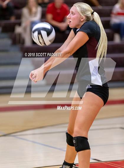 Thumbnail 2 in Point Loma vs. Santa Fe Christian (CIF SDS Division I Semifinal) photogallery.