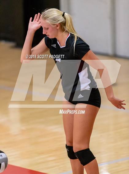 Thumbnail 3 in Point Loma vs. Santa Fe Christian (CIF SDS Division I Semifinal) photogallery.