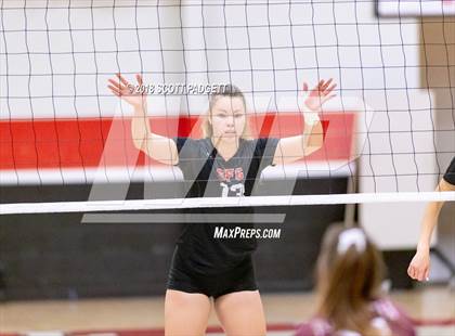 Thumbnail 1 in Point Loma vs. Santa Fe Christian (CIF SDS Division I Semifinal) photogallery.