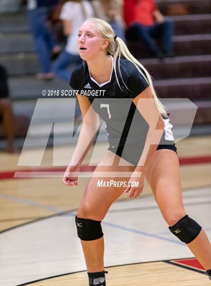 Thumbnail 3 in Point Loma vs. Santa Fe Christian (CIF SDS Division I Semifinal) photogallery.