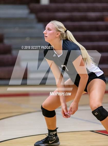 Thumbnail 2 in Point Loma vs. Santa Fe Christian (CIF SDS Division I Semifinal) photogallery.