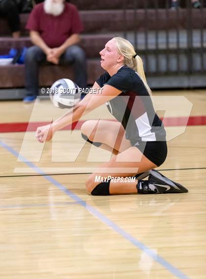 Thumbnail 3 in Point Loma vs. Santa Fe Christian (CIF SDS Division I Semifinal) photogallery.