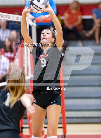 Thumbnail 3 in Point Loma vs. Santa Fe Christian (CIF SDS Division I Semifinal) photogallery.